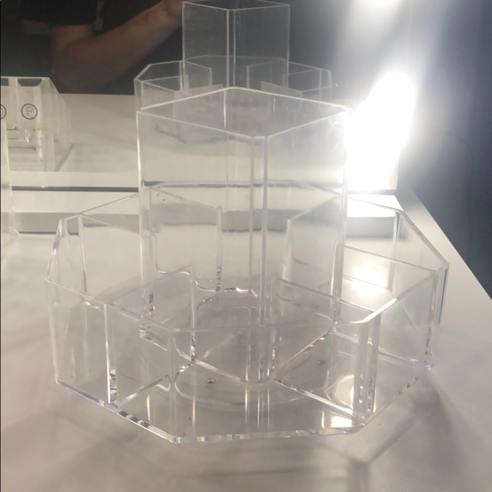Spinning brush holder
